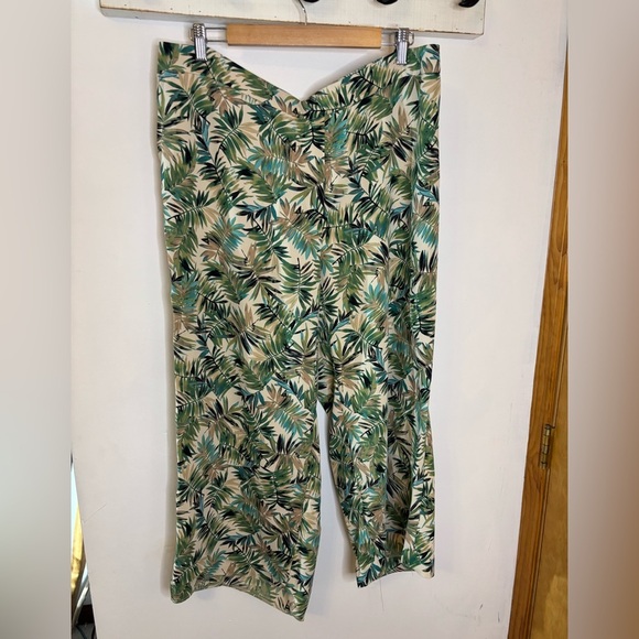 J jill Wearever Silky Woven Wide-Leg Crop Oatmeal Layered Palms - Picture 10 of 10